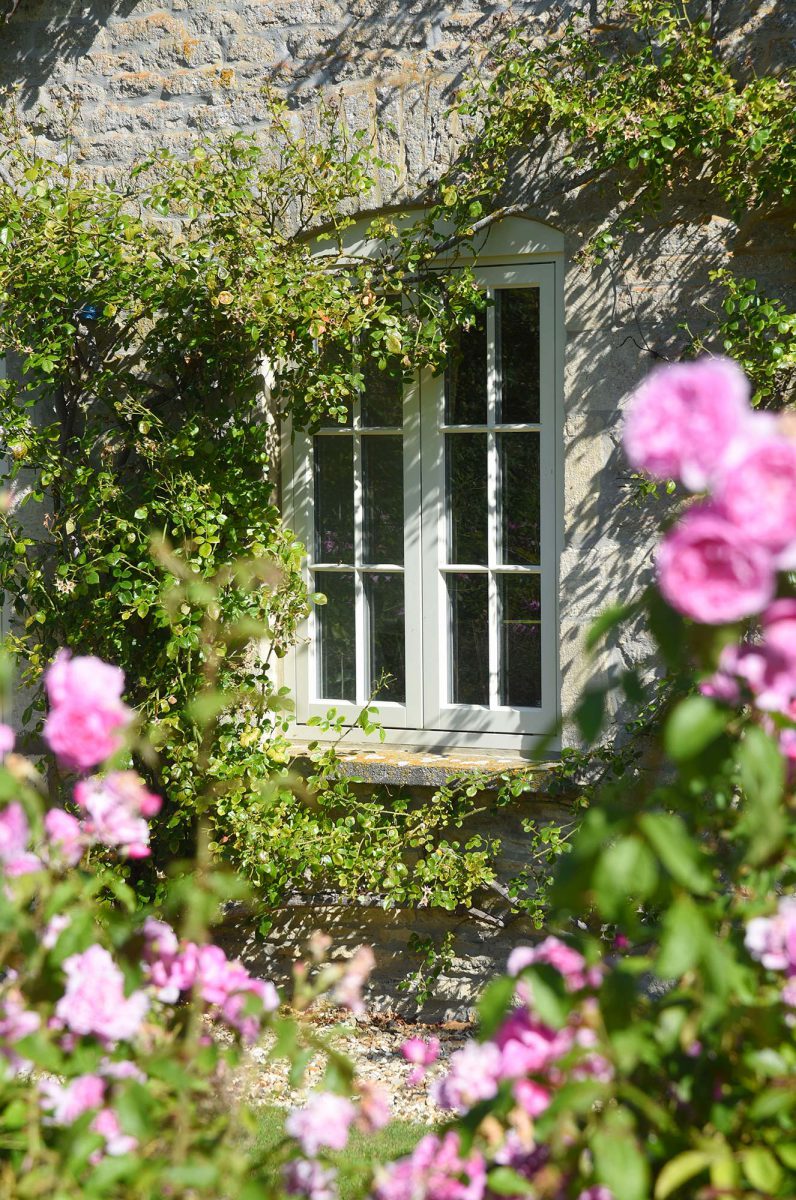 Beautiful-new-flush-casement-windows-installed-in-Cotswold-home