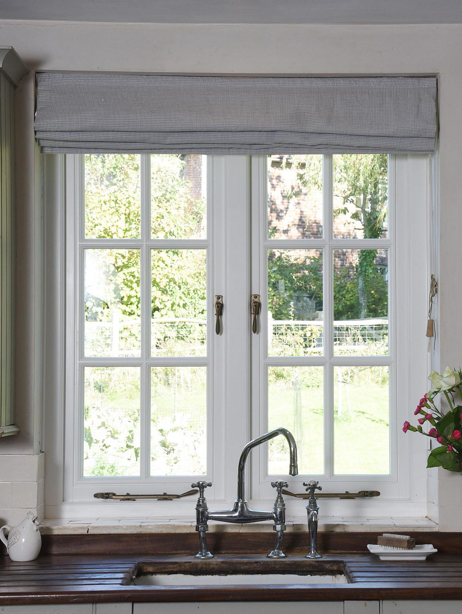 Flush-casement-window-in-Porcelain-with-Samuel-Heath-ironmongery