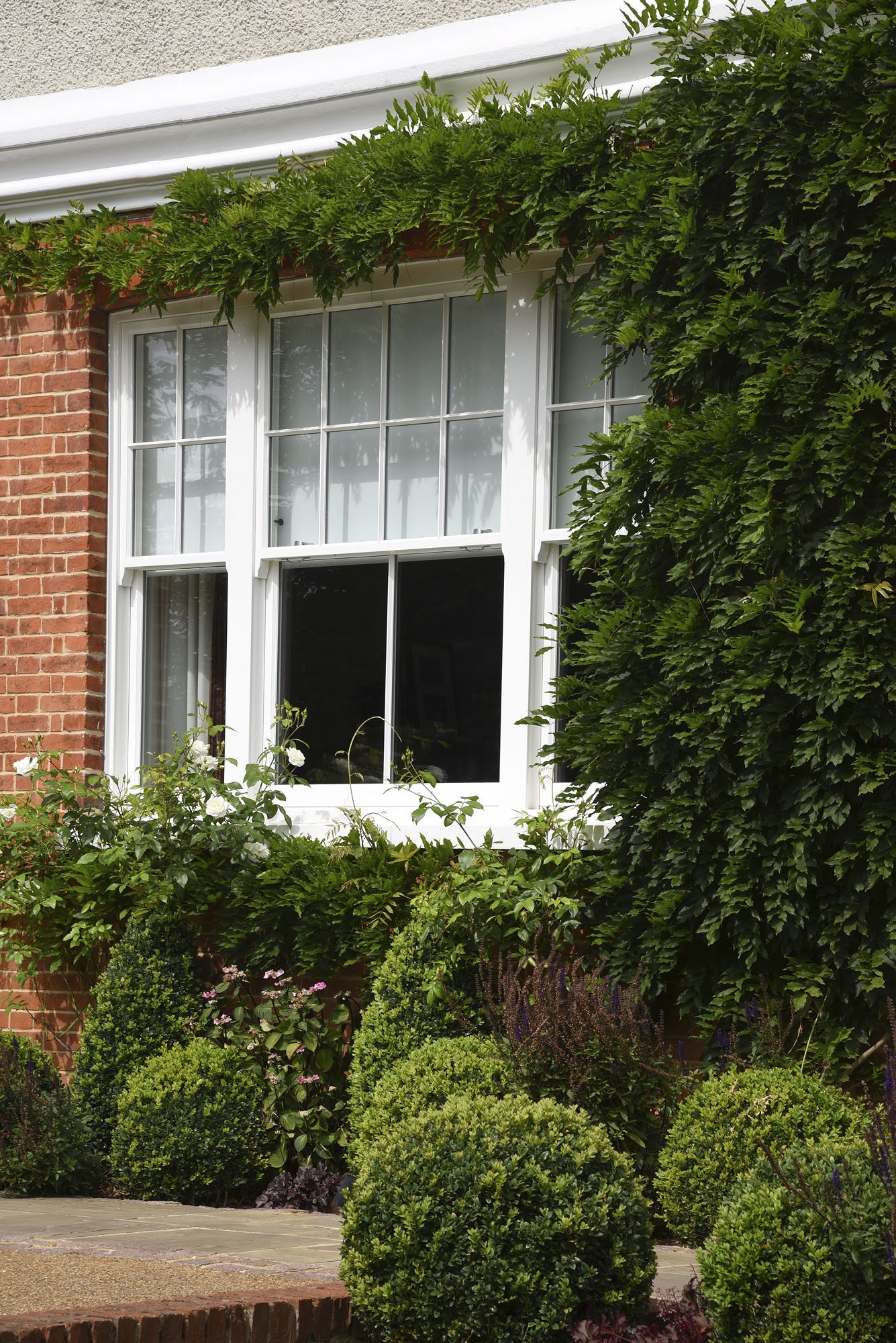 Timber Sash Windows Double Glazed Installed By Local Timber Windows Showrooms Around The Country Sash Shown Here Include Our Spring Traditional And Slim Box Sashes