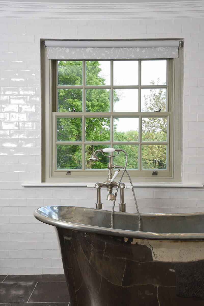 New-timber-sash-window-in-a-beautiful-bathroom